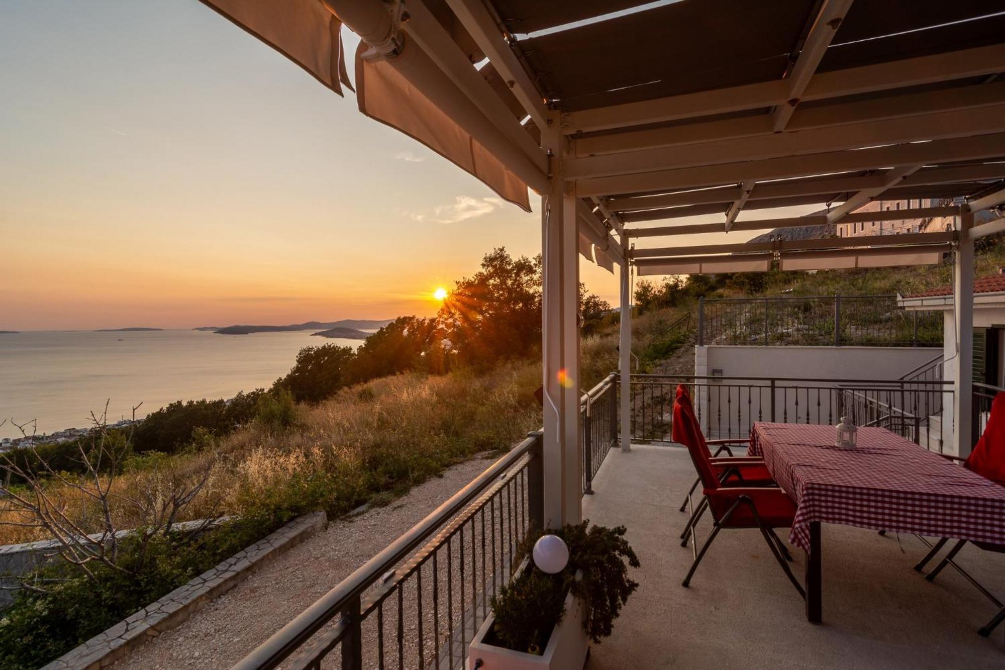 Villa Kuca Za Odmor R&A Podstrana Exterior foto