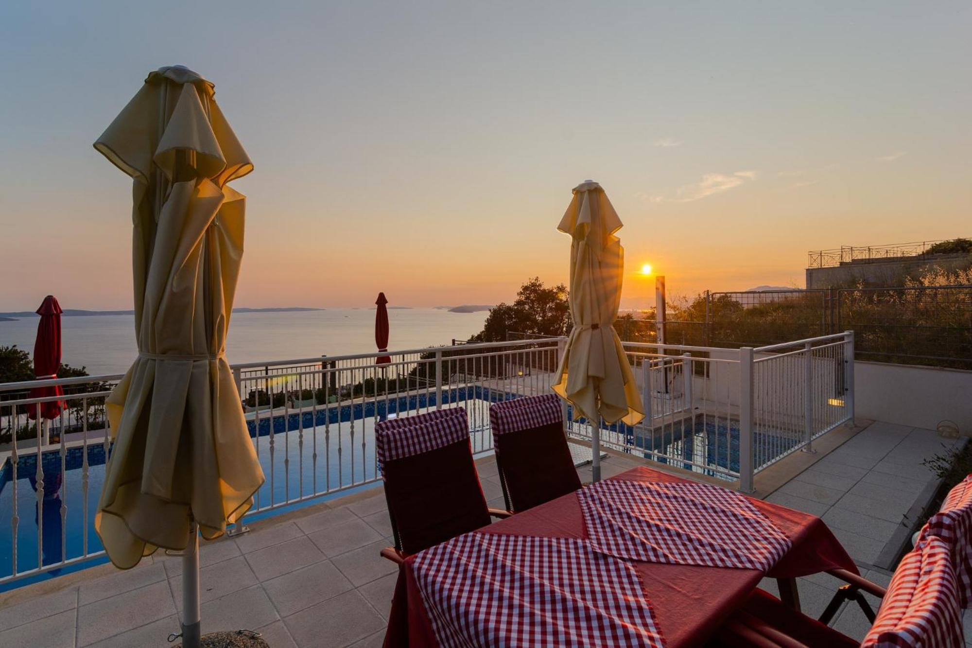 Villa Kuca Za Odmor R&A Podstrana Exterior foto