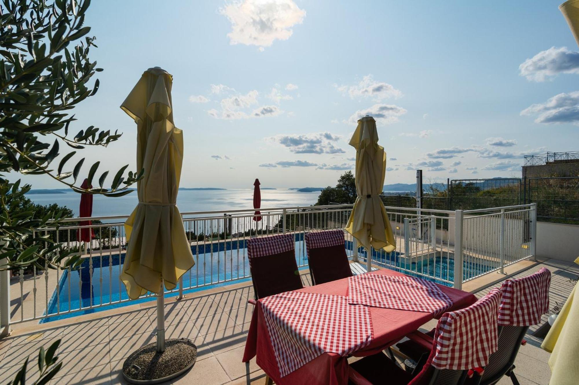 Villa Kuca Za Odmor R&A Podstrana Exterior foto